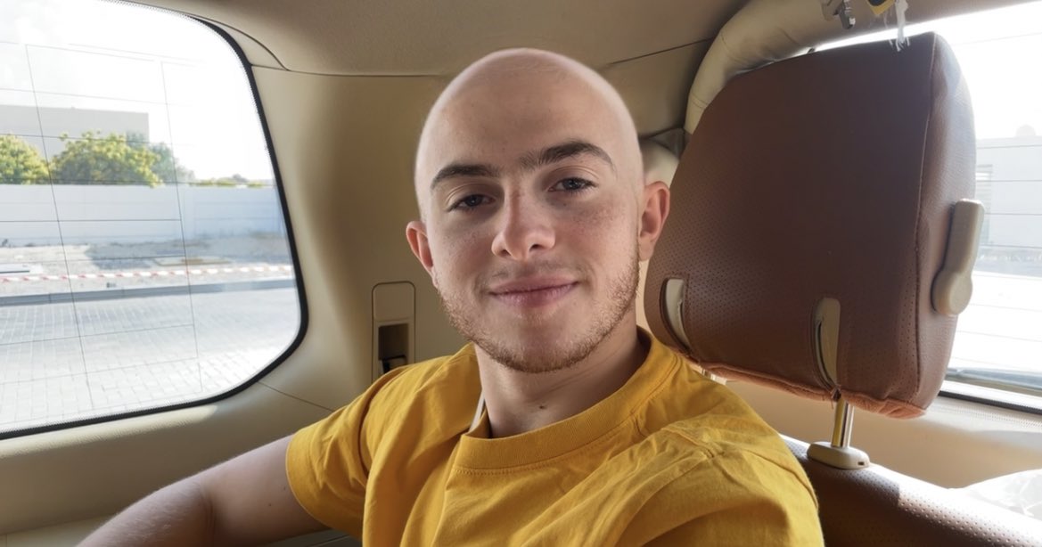 Marjolain2's tweet photo. Dites vous, avec Michou on tourne une vidéo à dubai, un de nous reviendra en France comme ça:

Sachant que j’ai un date d’1 semaine avec la sirène dans 10 jours et Mich un date avec Elsa… (il en restera qu’un.) https://t.co/sWxf96I53G