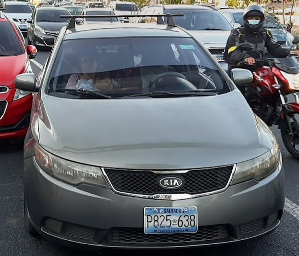 rivera_alarcon's tweet photo. Hoy robaron el auto a un buen amigo que se sostiene de hacer viajes.
Es un Kia Forte 2012, color gris P - 825-638.
Al amigo lo bajaron en Guaycume, Troncal del Norte.
 Si alguien ve el vehículo por favor notifique a la PNC. https://t.co/x0jnqLWZO1