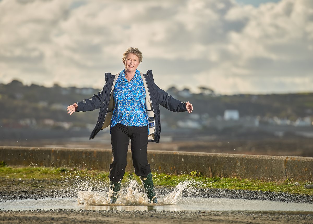 hp_hotels's tweet image. Will you join us and @jumpinforcancer by Jumping in A Puddle as our Chairman and CEO Julia Hands demonstrates here, in order to help raise vital awareness and funds to help beat cancer?💦

Read more here: handpickedhotels.co.uk/press-release/…
#JumpInForCancer