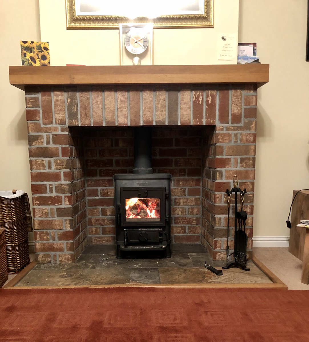 My pleasure to provide emergency accommodation for neighbours who have been without electricity for 4 nights and counting. #StormArwen #powercut #keepwarm #nopower