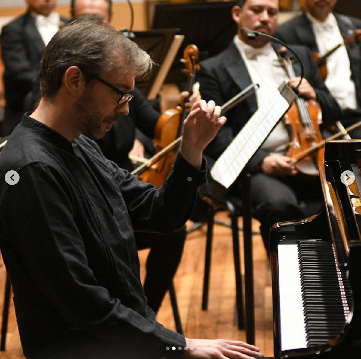 UNAMEspana's tweet photo. ➡️O:NHO fue seleccionada para formar parte de @piso16unam  con el acompañamiento del aclamado músico mexicano Fernando Saint Martin (@fernandosaintm), coordinador de la Cátedra Extraordinaria Arturo Márquez de @musicaunam y @culturaunam
📷O:NHO
[6 de 9] https://t.co/wDuJTA9euZ