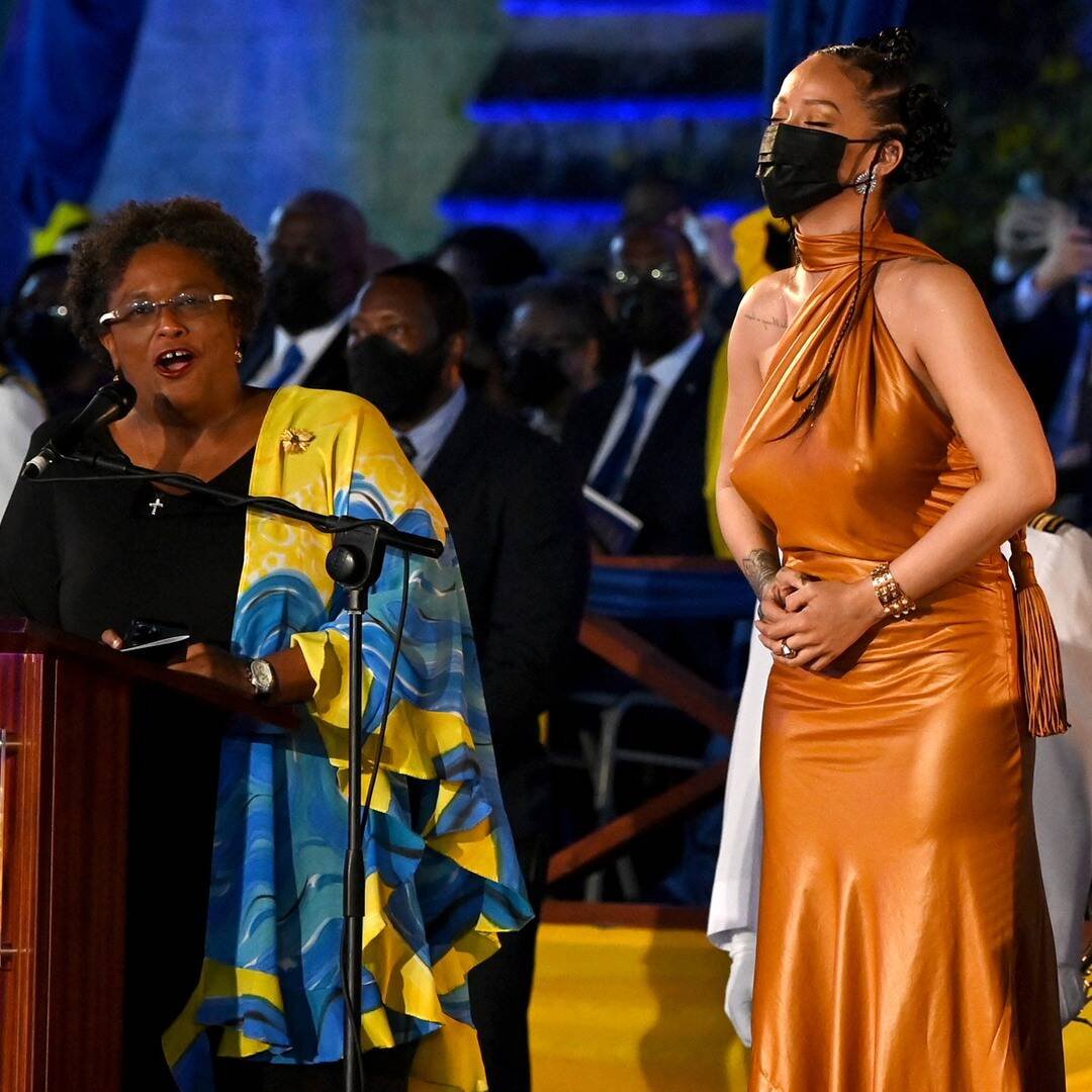 HeroesInColor00's tweet photo. Rihanna was honored as a national hero in Barbados as the island becomes a republic
"Prime Minister Mia Mottley also declared Rihanna a national hero at the ceremony, saying the 33yo demonstrated an “extraordinary commitment to the land of her birth..."
https://t.co/1vxY40IXJa https://t.co/tkz4iG0wKf