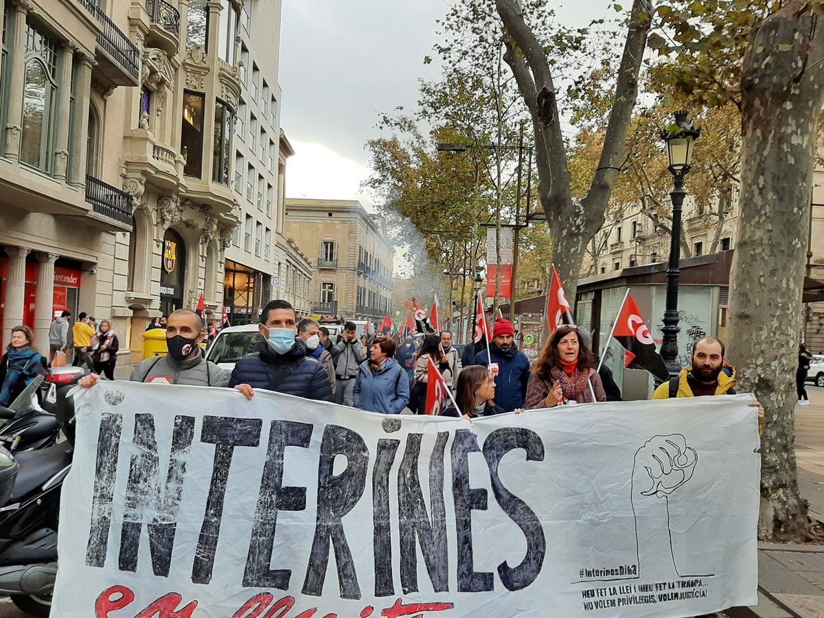 JosepJoMateix's tweet photo. Passo algunes fotos d la moguda d'avui, piquet i mani unitària a BCN #VagaSectorPúblic30Nov https://t.co/TwtQDpe9L2