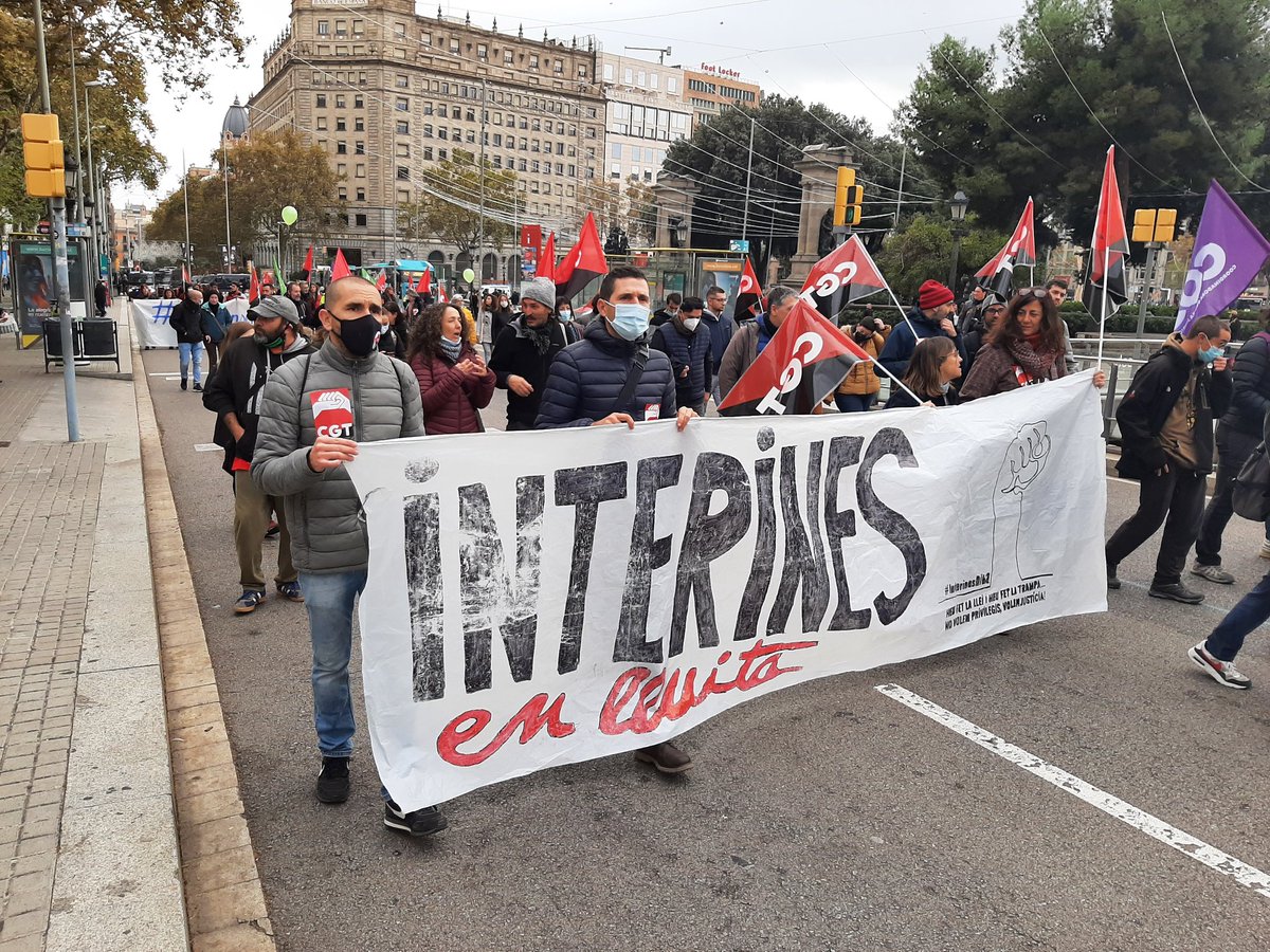 JosepJoMateix's tweet photo. Passo algunes fotos d la moguda d'avui, piquet i mani unitària a BCN #VagaSectorPúblic30Nov https://t.co/TwtQDpe9L2