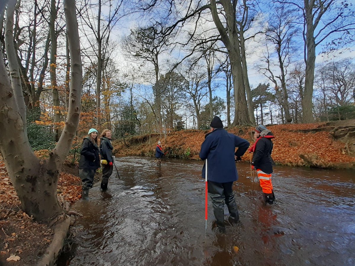 NatureGeek86's tweet photo. Thanks for the underwater photography training today @DonCatchmentRT it was sooo nice to be in the river!!! @Trent_R_Trust https://t.co/LDrW4IH2FG