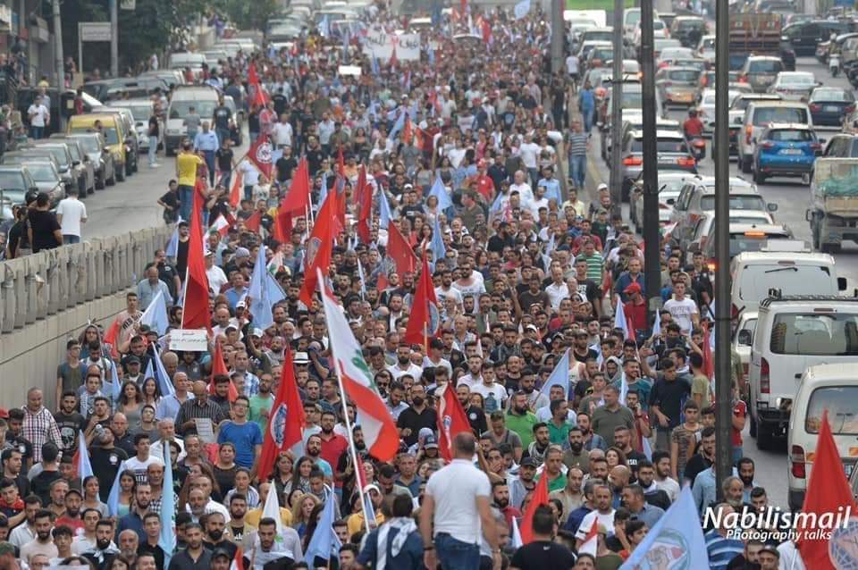CezarChakra's tweet photo. امام رايتنا الحمراء تنحني كل الساحات وترسم بسماء الحرية معولا وريشة واوفياء ...

لاقونا الجمعة ٣ كانون الأول الساعة ٥ مساء على ساحة الشهداء لننطلق سوا نحو السراي الحكومي.

لاقونا لأن الوضع ما بقى ينسكت عنو !
#قادمون #منظمة_الشباب_التقدمي
#لاقونا
#النصر_للشبيبة https://t.co/QnceYHvwJG