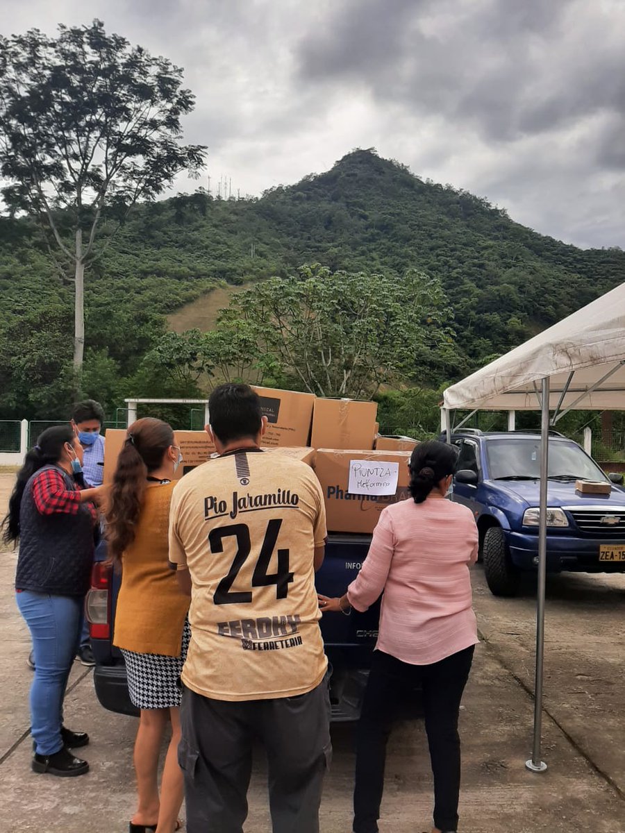 MarlonAguirreJ's tweet photo. En la mañana de hoy se realizó la entrega de biomateriales odontológicos, prendas de protección, insumos médicos y medicina para la provincia de Zamora Chinchipe, para su distribución a los 9 dispensarios @IESSLoja @IESS_Campesino @IESSZamoraCh Trabajando a favor de los afiliados https://t.co/ApUjzlBvNg