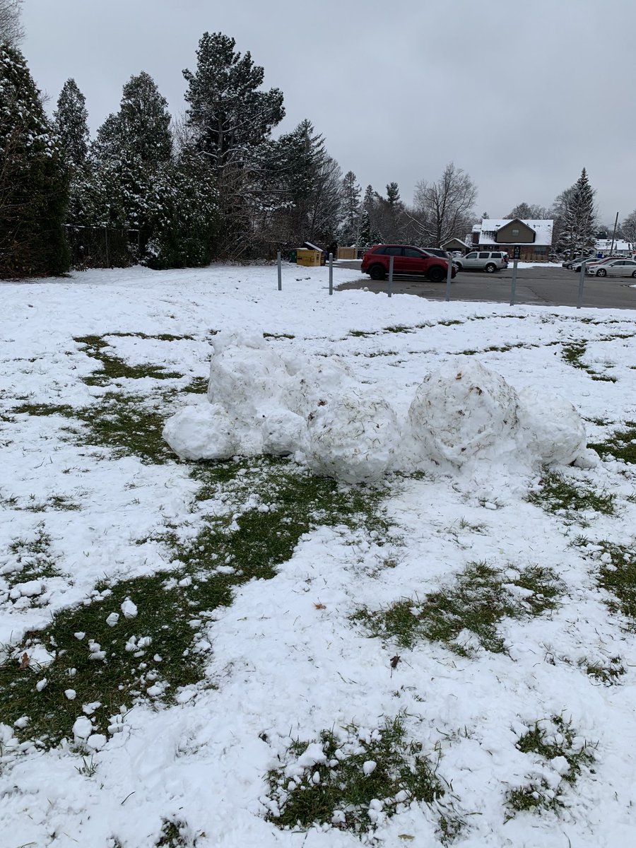 JosephGibbonsPS's tweet photo. Fun packing snow. One of our 2/3 groups made a snow community!!  Great job! https://t.co/P0idUxv2Mr