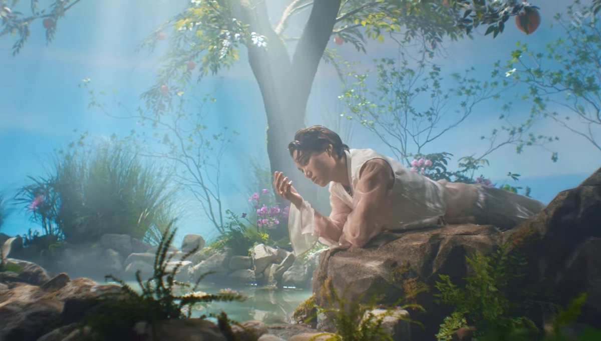 chii_ale's tweet photo. Tengo una situación... Me parece que el MV contiene referencias a historias mitológicas 🤔 yo solo identifique tres, cosa que si no es así creanme que lo parece y está genial... ✨✨✨Peaches✨✨✨ 
#KaiCombackDay
#KAI2ndSOLO 
#카이_피치스_공개
@weareoneEXO https://t.co/TmXXmuJF1o