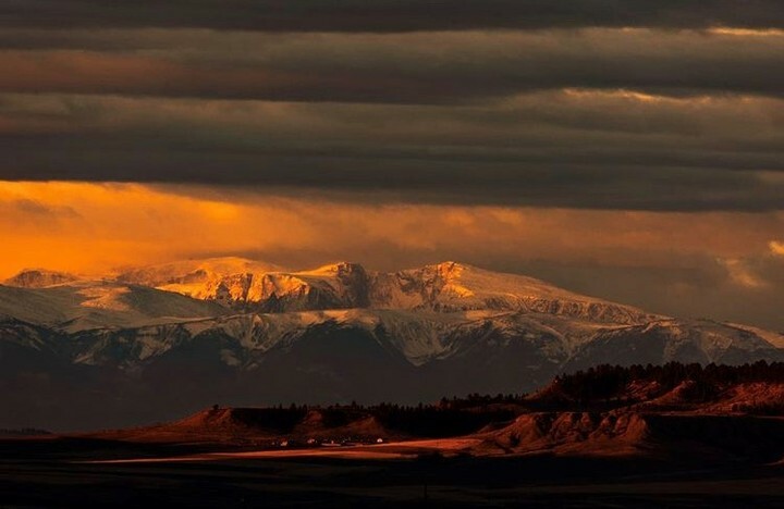 visitsemontana's tweet photo. It's that perfect time of year where there's ❄️ in the mountains but it's still warm in lower elevations.
📸: @backroadsphoto_by_fish 
. 
.
.
#SoutheastMT #SoutheastMontana #OutHere #MySEMT https://t.co/AlnnWLnfot https://t.co/LsQt7qBdK3