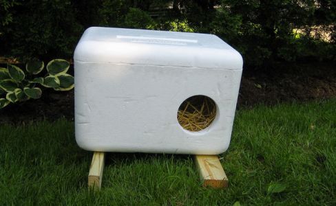RichHillAH's tweet photo. If your kitty is a determined outdoor prowler even in the winter, this DIY kitty shelter is inexpensive to create and can help protect her from the chill until you can open the door again. #animalHospital #catHealth https://t.co/cB3AqKid49 https://t.co/PxVZFFku4U