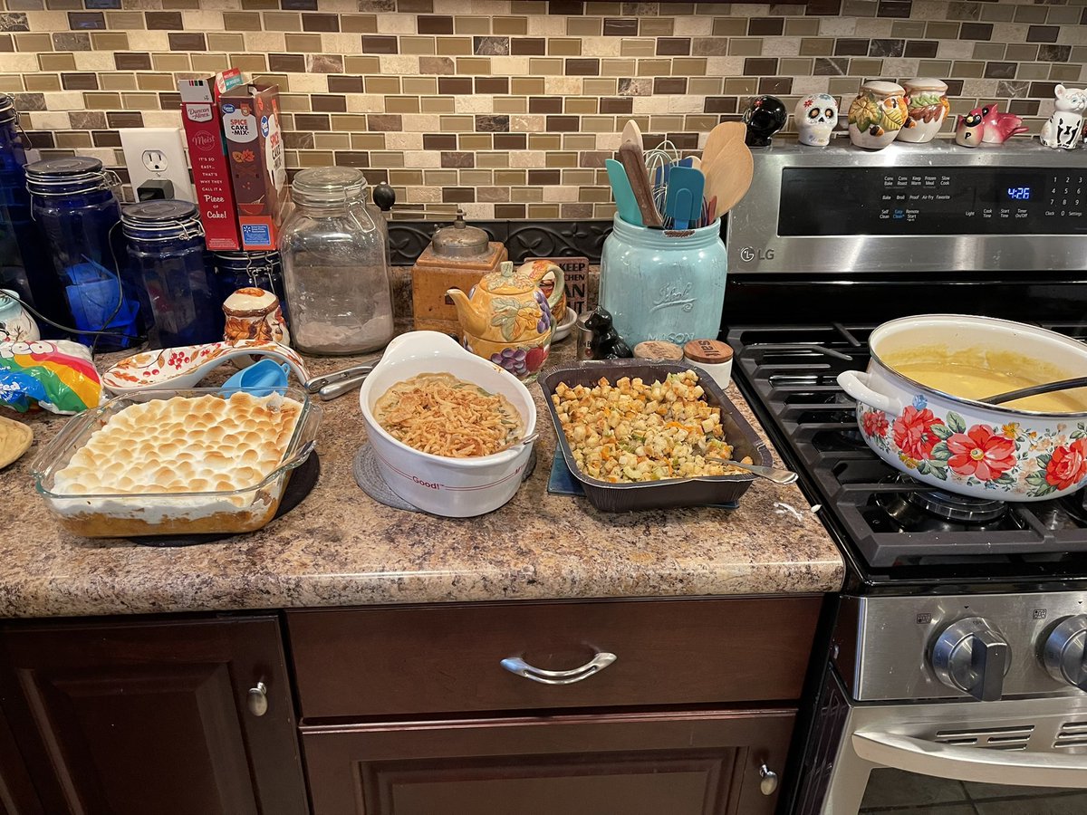Craftiewoman's tweet photo. @TancSade Cooked dinner in my new house in Tennessee.  It was just me and my husband. https://t.co/AJFb6Z63uF