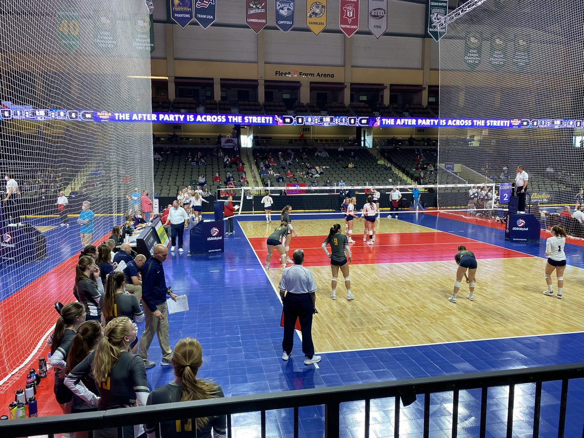 OregonTechOwls's tweet photo. NAIA WVB National Tournament Pool B LIVE Score 🦉🏆
End of the 4th Set
Oregon Tech (24-6): 2 (25)(30)(24)(25)
@viterbovhawks (38-1): 2 (22)(32)(26)(22)
Tech forces a 5th set! Here we go Owl Nation!
#GoOwls #BacktheCCC https://t.co/COhZ2Dyj8m