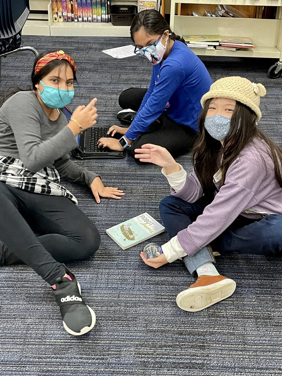 tonyatjarks's tweet photo. Thank you @_MsPalucki for coming in to 5th grade #Library today to show us how to use @SpheroEdu! It was a great review of block coding for #ComputerScienceMonth. @MelzerMLions #63Forward https://t.co/mmOG6JhGAN