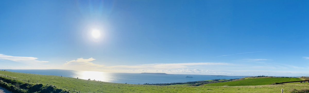 lymden79's tweet photo. First time proper fossil hunting with Eva last weekend at #RingsteadBay Dorset. What a beautiful part of England! Even managed to uncover some ammonites and giant oysters! @DarrellWakelam @CharmouthHCC @jurassicg1rl @DorsetWildlife @DorsetLifeMag https://t.co/5ZEcKHFd4i