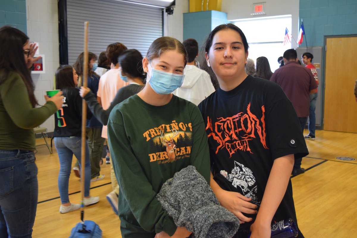 HSHPhealth's tweet photo. Pictures from our Phoenix Fun Event! Students enjoyed Kona Ice and some balloon popping fun in the gym before letting out for Thanksgiving Break. #hshphealth #phoenixfun https://t.co/tqbdi8uyfu