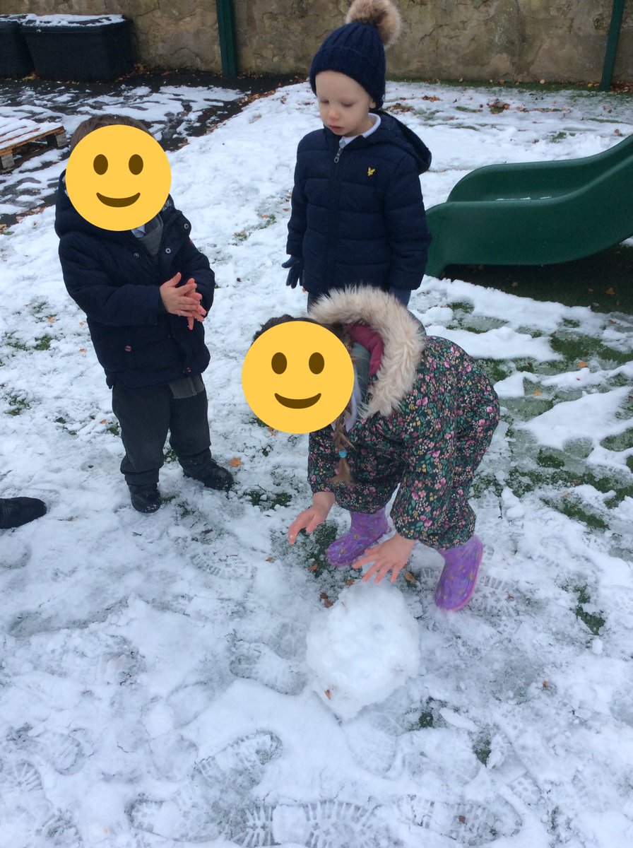 MissBates07's tweet photo. We loved exploring the snow yesterday! ❄️Miss Doughty helped some of us make a snowman ⛄️. We had lots of fun! https://t.co/cydtO0Lprp