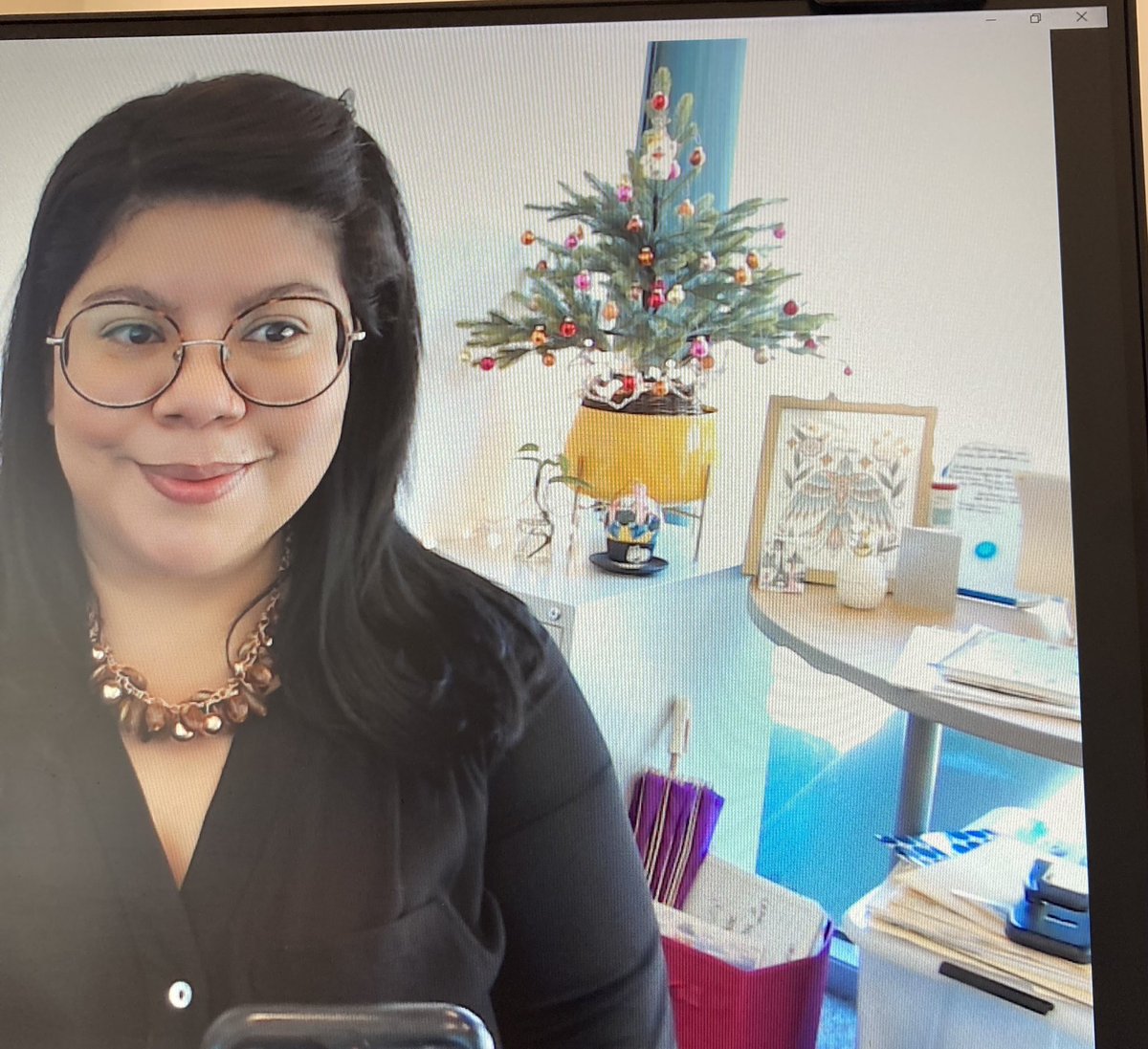ConnieG815's tweet photo. Zoom town ready for the month of December!! Where you at @ratemyskyperoom #alilhallmarkinmycorner #navigatingmygriefjourney #makinghappy https://t.co/UWqTQ7QPMZ