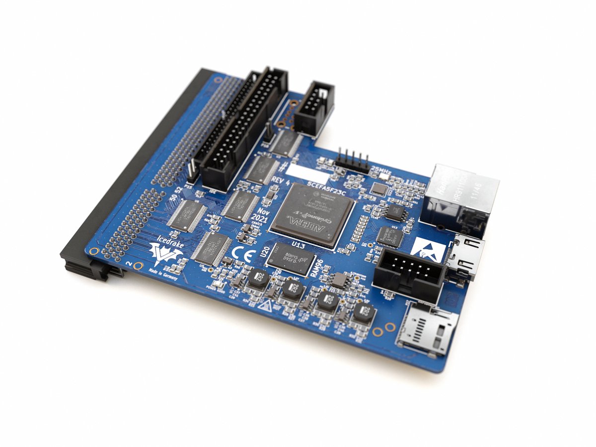 IceDrake - die neue FPGA Beschleunigerkarte für den Amiga 1200 zeigt sich in einem ersten Fotoshooting.

#commodore #amiga #amigaos #amigaworld #vampire #icedrake #amiga1200 #fpga #hardware #retro 

apollo-computer.com/icedrake.php