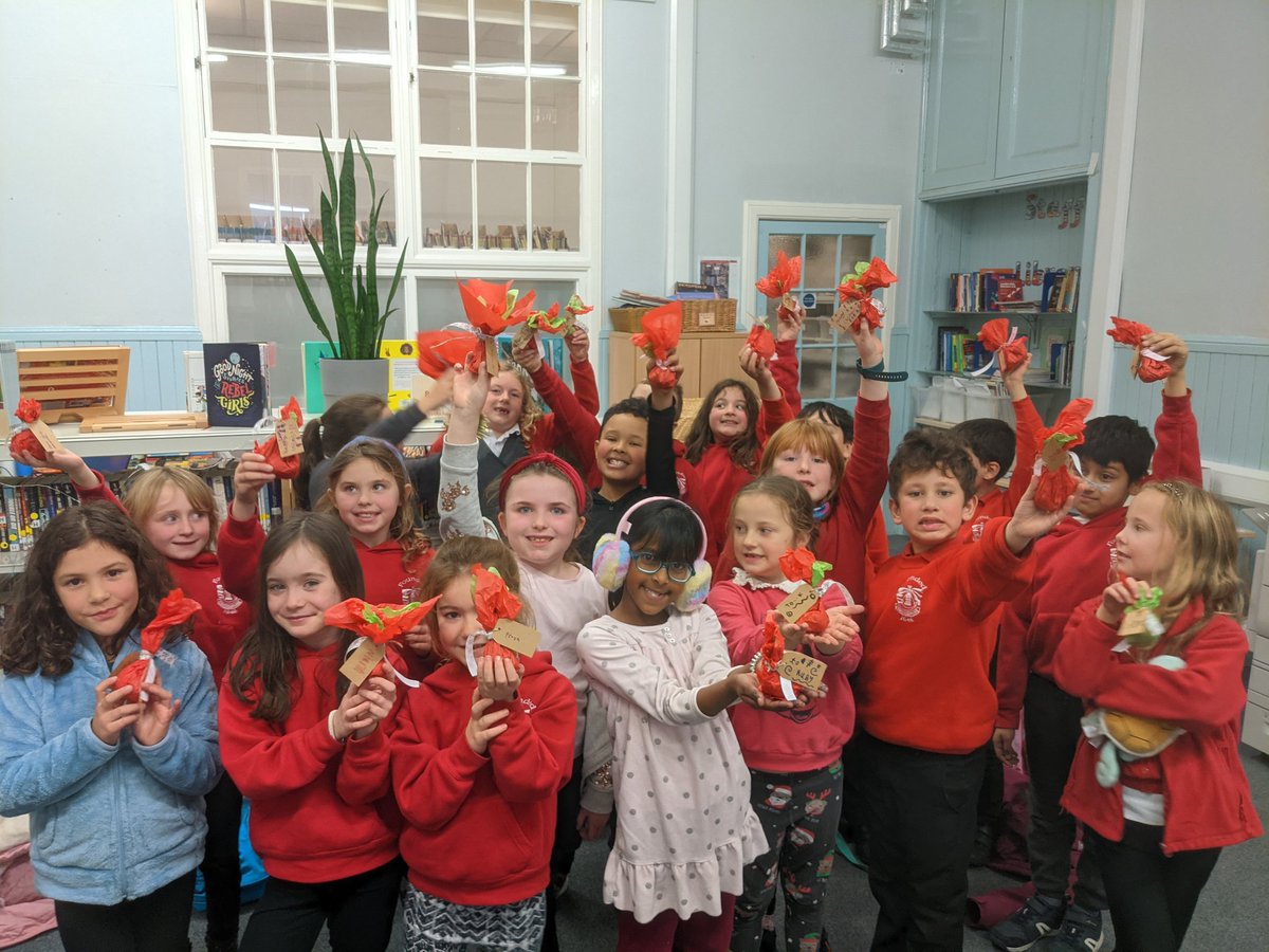 corstorphineps's tweet photo. For our final P3 Gardening Club of the year, we've been making gifts with a gardening theme to take home and make someone's day. 🎁 #5daysofkindness #onekindword https://t.co/dKHDAF006J