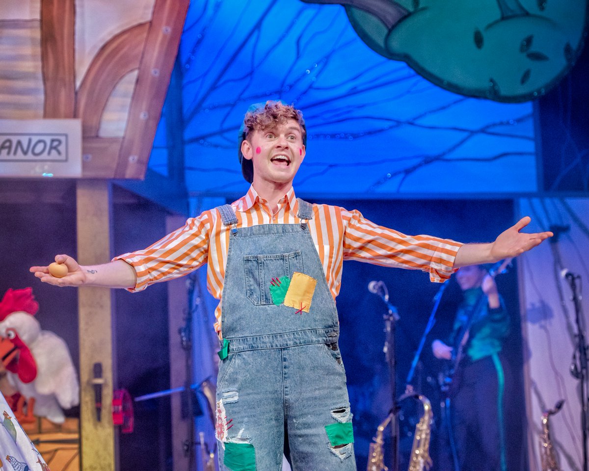 CityVarieties's tweet photo. First look! 👀

Our production images are in for Beauty and the Beast: The Rock 'n' Roll Panto! ✨
What a party! 🥳

📸 Ant Robling

Have you got your ticket for the ball? 👉 https://t.co/dODubwJnVC https://t.co/6qTnhRDB37