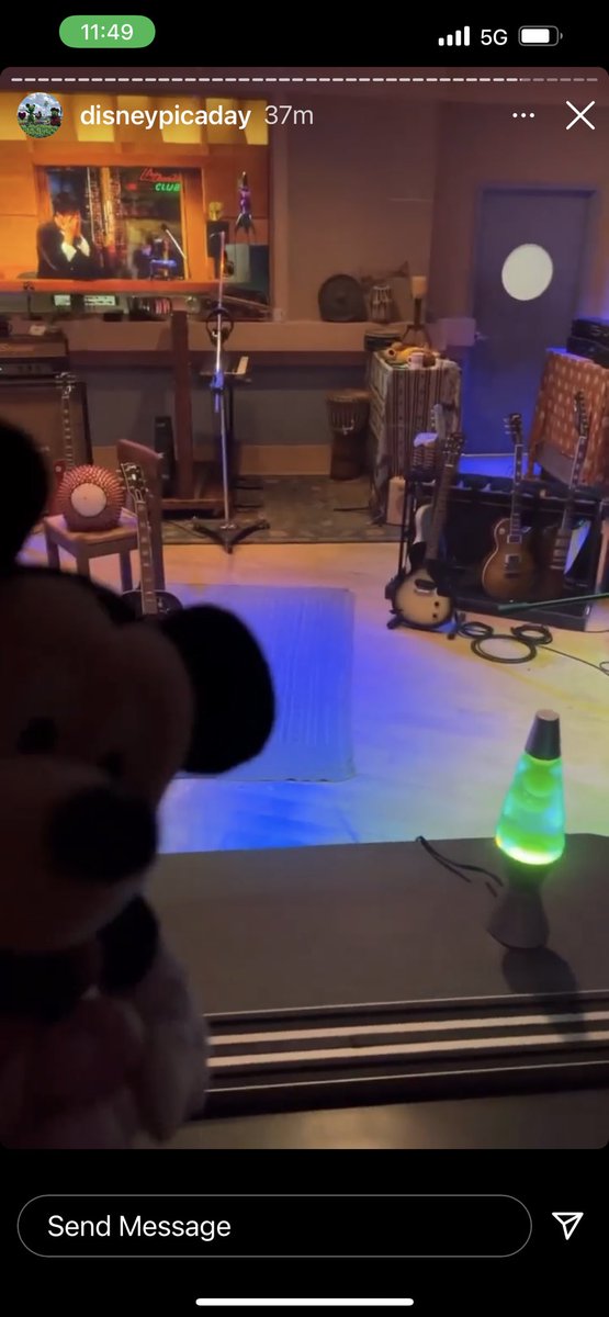 ValPalMickey's tweet photo. It looks like #PalMickey was excited to find a #HiddenMickey when he was riding the #RockNRollerCoaster at #DisneysHollywoodStudios today!! @WaltDisneyWorld https://t.co/4uiqrpeAKK