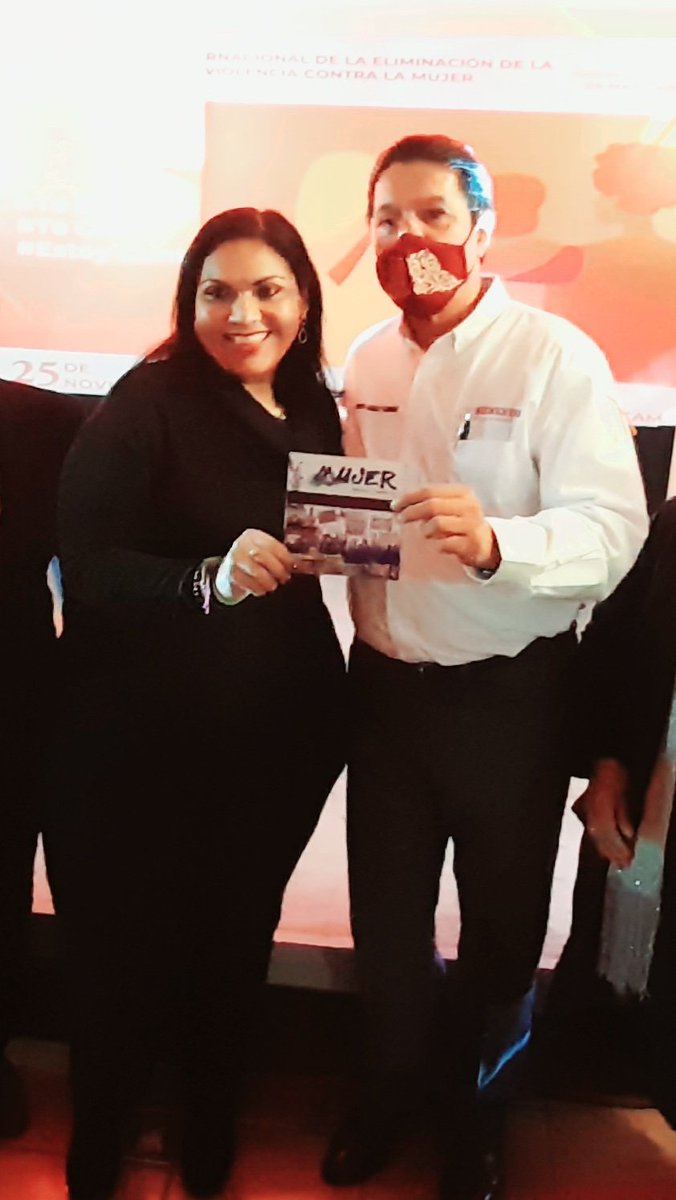 MiriamIArellano's tweet photo. #soyfeminista #nomecuidan #niunamas Con Rodolfo González Valderrama. Celebrando el Día Internacional de la No Violencia contra la Mujer https://t.co/BHVXv4muyr