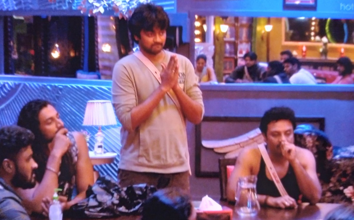 AjayAsho's tweet photo. Theriyama panna thappuku than mannipu.
Therinje ivlo periya kevalatha pannitu, image ah kaapthika oola kumbudu podravangaluku mannipe kedaiyathu.
#Raju is a #calculative poisonous snake🐍
#BiggBossTamil #BiggBossTamil5 https://t.co/B0XdORxo4H