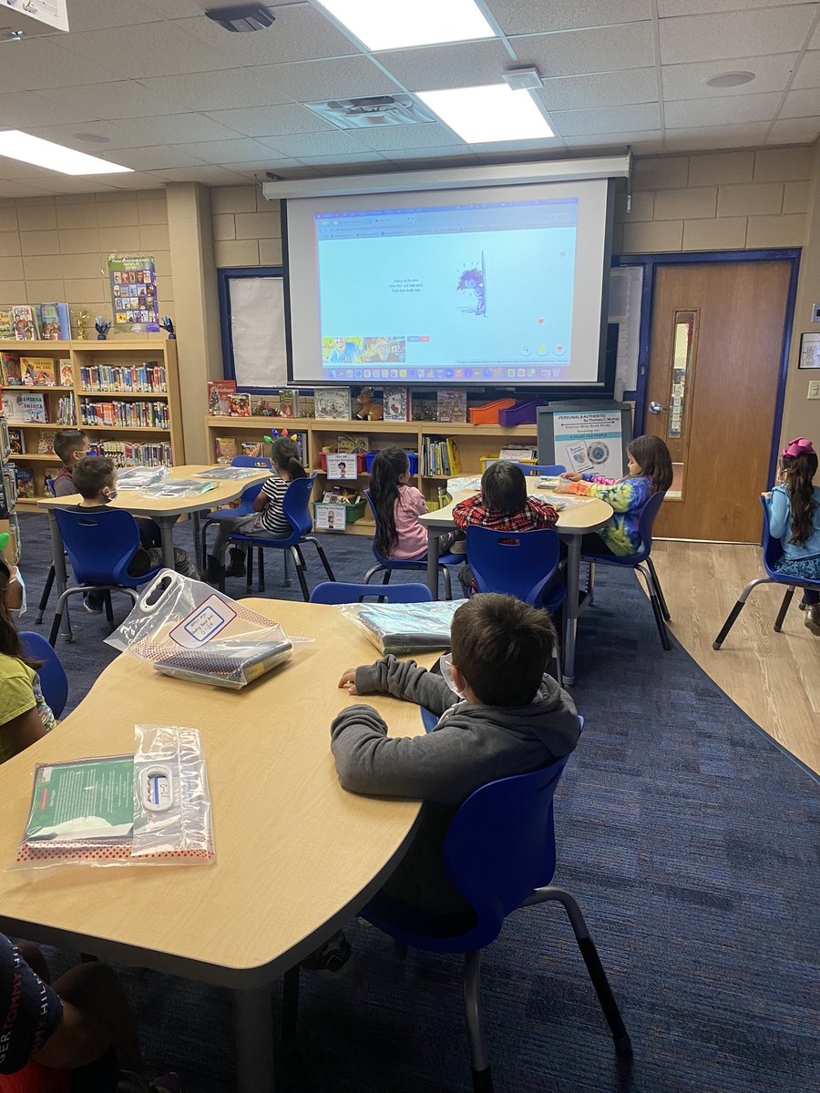 VeroRodz7's tweet photo. Our 1st graders enjoyed an author visit with @peterhreynolds from the wonderful people at @storyvoicelive #austinknightsread #pyp #austinib #ourtable https://t.co/kVypuniYBt