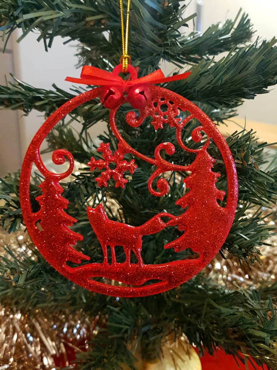 SylCreate's tweet photo. 🎅 Christmas casting 🎄

As well as our standard Casting Resins, we also manufacture resins to match any Pantone or RAL colour

@thepeahive used Emerald Green and Red resins to cast these tree decorations, with a little bit of glitter thrown in #Christmas #Handmade https://t.co/8EyVrd4CAl