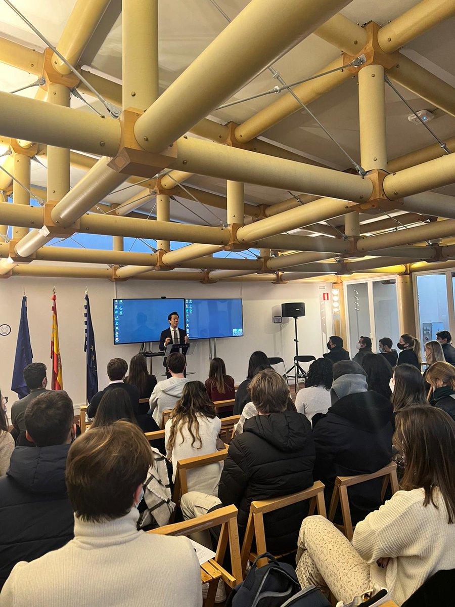 We kick off the beginning of the "Rethinking the Law" Forum at the IE Paper Pavillion!