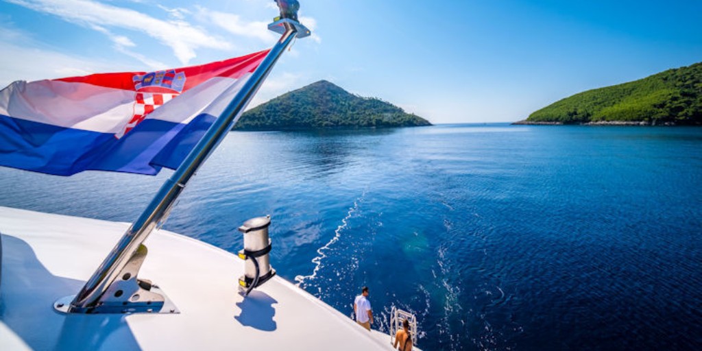 PublicusCo's tweet photo. Oftentimes the minor details of luxury traveling can make or break your experience.

Check out this article for a few tips to ensure that every box on the itinerary is checked before you go. https://t.co/ZDSzXFaH7N

#Luxury #Travel #Tips https://t.co/c2OOAEtu86
