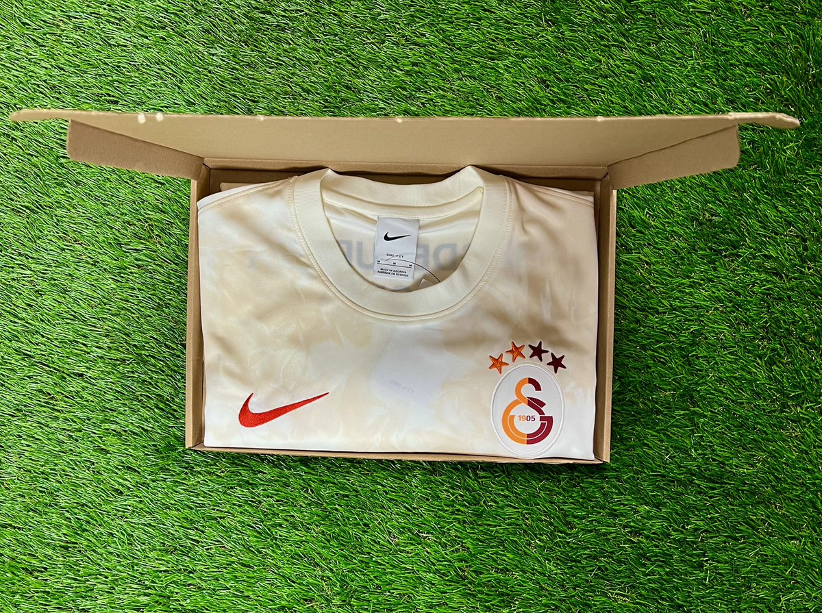 mysteryfootball's tweet photo. If Raphinha scores vs Crystal Palace tonight, we will give away a Mystery Football shirt to one lucky follower!🇧🇷 

To enter: 
1️⃣ RT this tweet
🤝 Follow us

Good luck! 🤞🏻 https://t.co/6aioUs03Rj