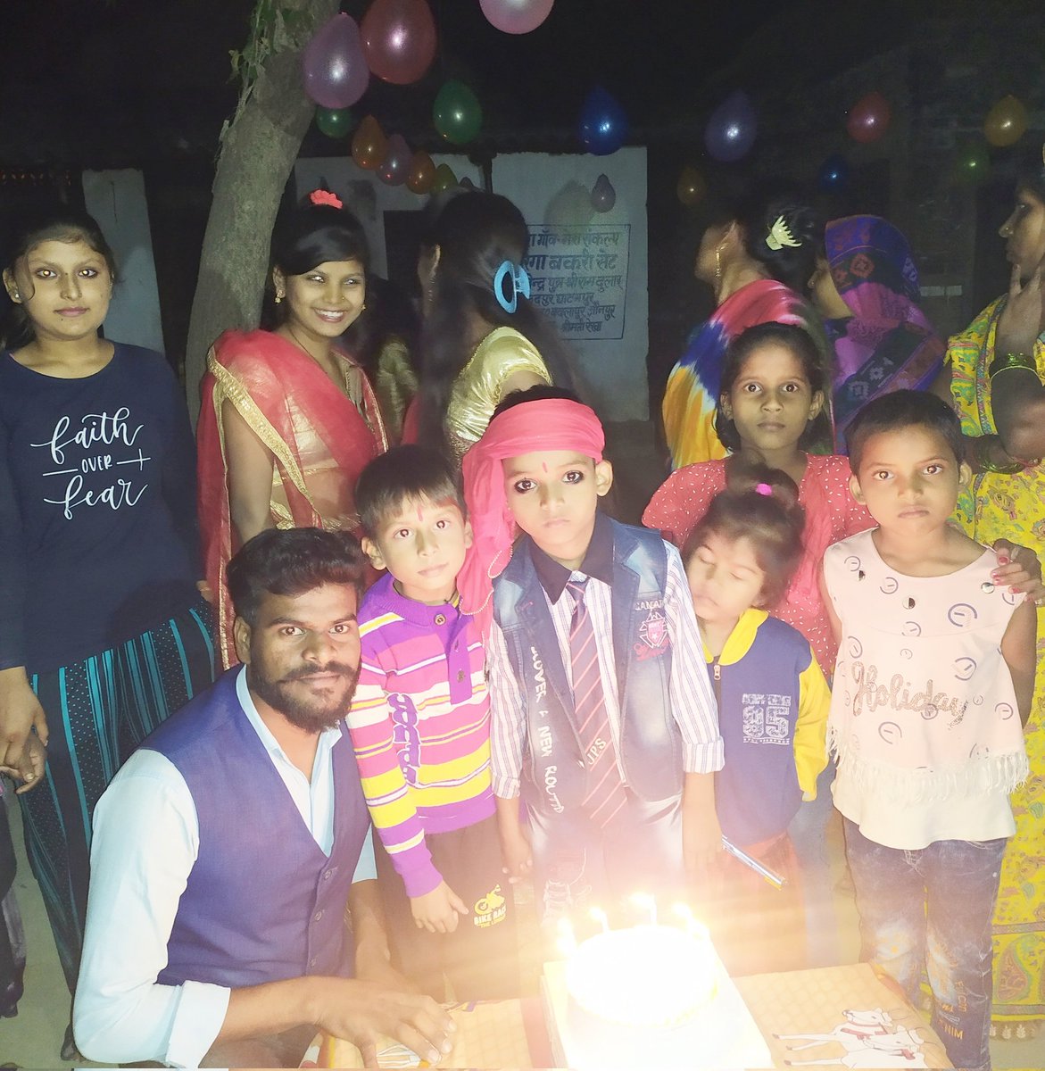 sahagal_raj's tweet photo. चाचा जी के लड़के के जन्मदिवस पर हम सारे परिवार के लोगों ने मिलकर #Celibrate किये! विवेक जन्मदिन की हार्दिक बधाई एवं शुभकामनाएं 🎂🎂🎂💐💐 https://t.co/91IjYP2yol