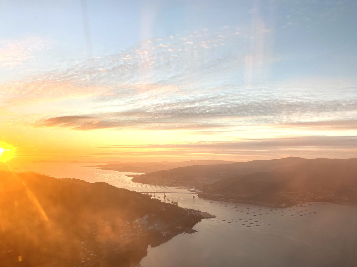 LSaezJauregui's tweet image. 📸 🌅 Atardecer sobre el #PonteDeRande. 
🌐
Llegando al Aeropuerto de #Vigo.
@NarRuiz