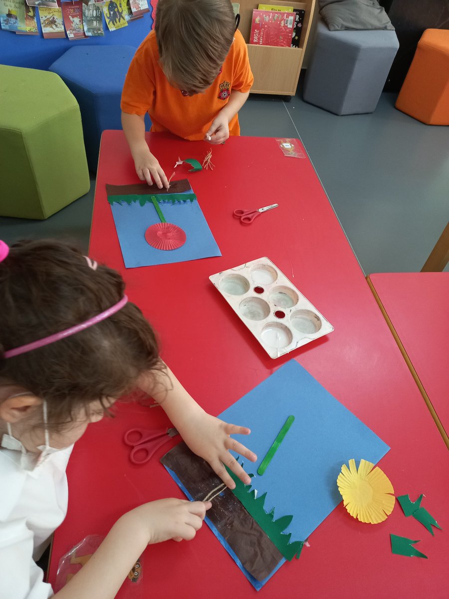 RGSGQ_Yearone's tweet photo. Year one have been learning about the parts of a plant. We used a variety of resources to represent these features. #yearone #science #plants https://t.co/LgxyHO5LHV