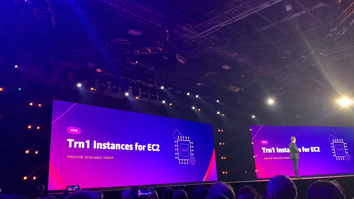 ccortezb's tweet photo. First 3 services announced right now ! 
#reinvent2021 #aws #awscloud https://t.co/35bEsHSqte