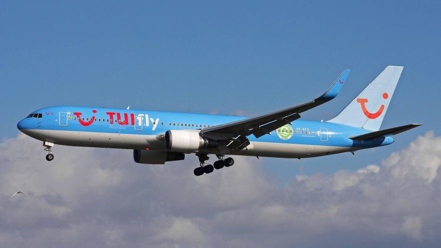 MerouaneT's tweet photo. .@BelgiqueMaroc annonce l’obtention d’autorisations spéciales pour des ✈️ @TUIflyBelgium au départ de +s villes🇲🇦 vers 🇧🇪 entre le 1 &amp; 5/12. 
Les clients TUI impactés par la récente suspension✈️ sont invités à contacter le service client, les autres voyageurs achètent via le site https://t.co/mVLaMviIvF