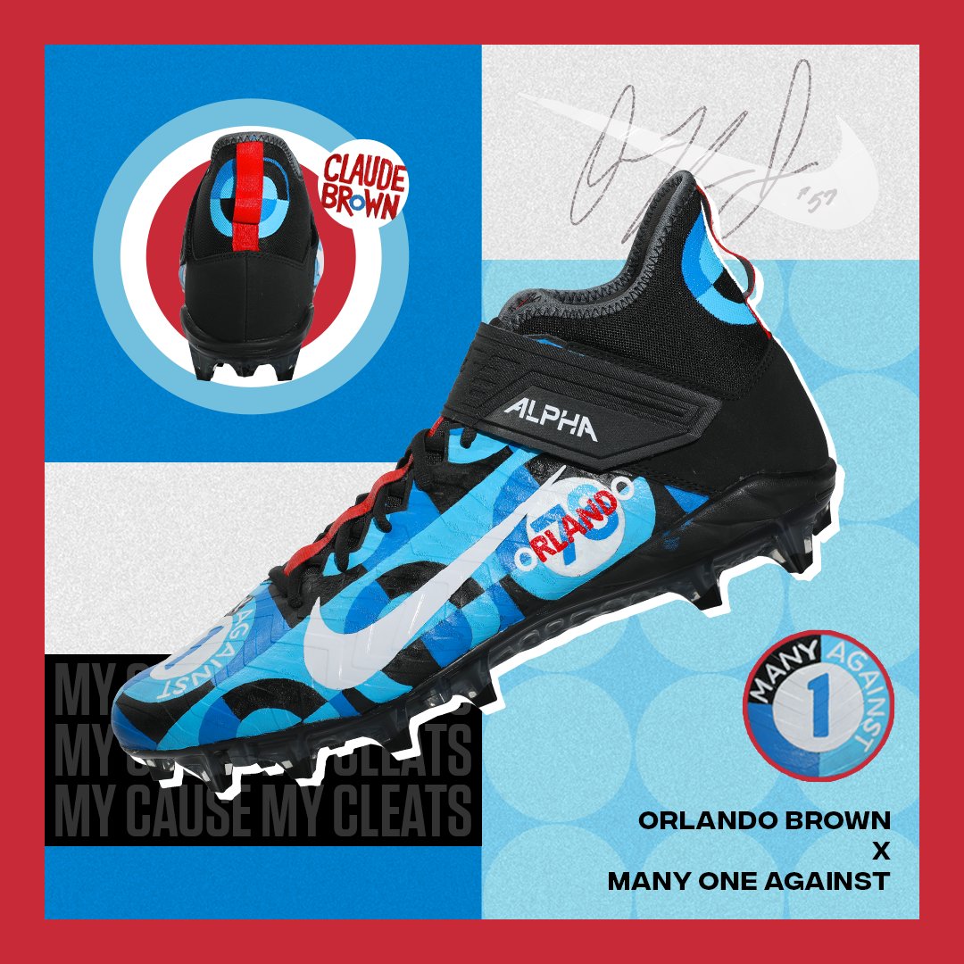 Chiefs's tweet photo. Representing a cause close to home, @ZEUS__57's custom cleats are designed to pay homage to those who have suffered with and lost their battle to diabetes. https://t.co/DIx8E9weAl