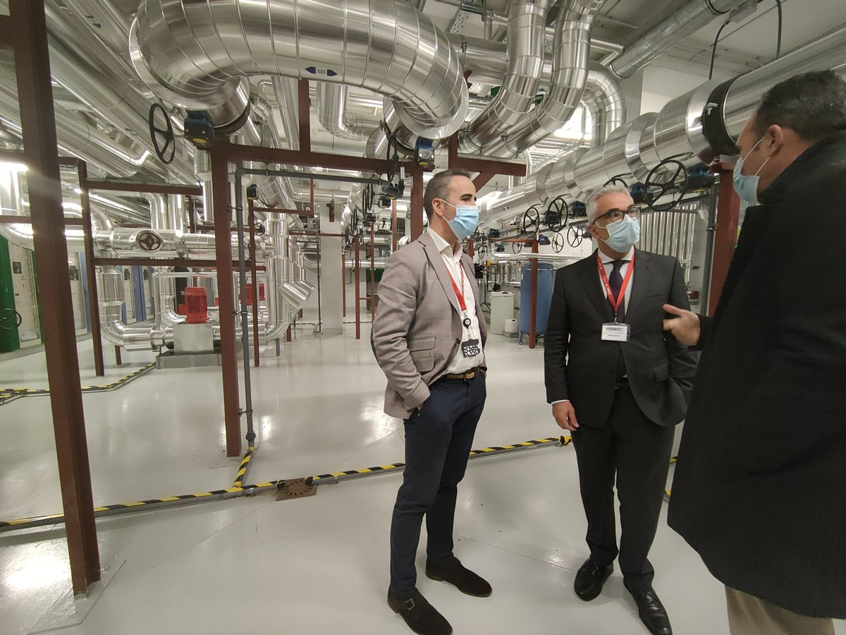 carlosizqtorres's tweet image. Visitando el #CloudDataCenter y el nuevo centro en construcción de DATA4

🔝 Cada vez más operadores apuestan por #ComunidadDeMadrid por su conectividad, su mix energético, y su posición estratégica como centro neurálgico entre Europa, América Latina y Africa de cables submarinos