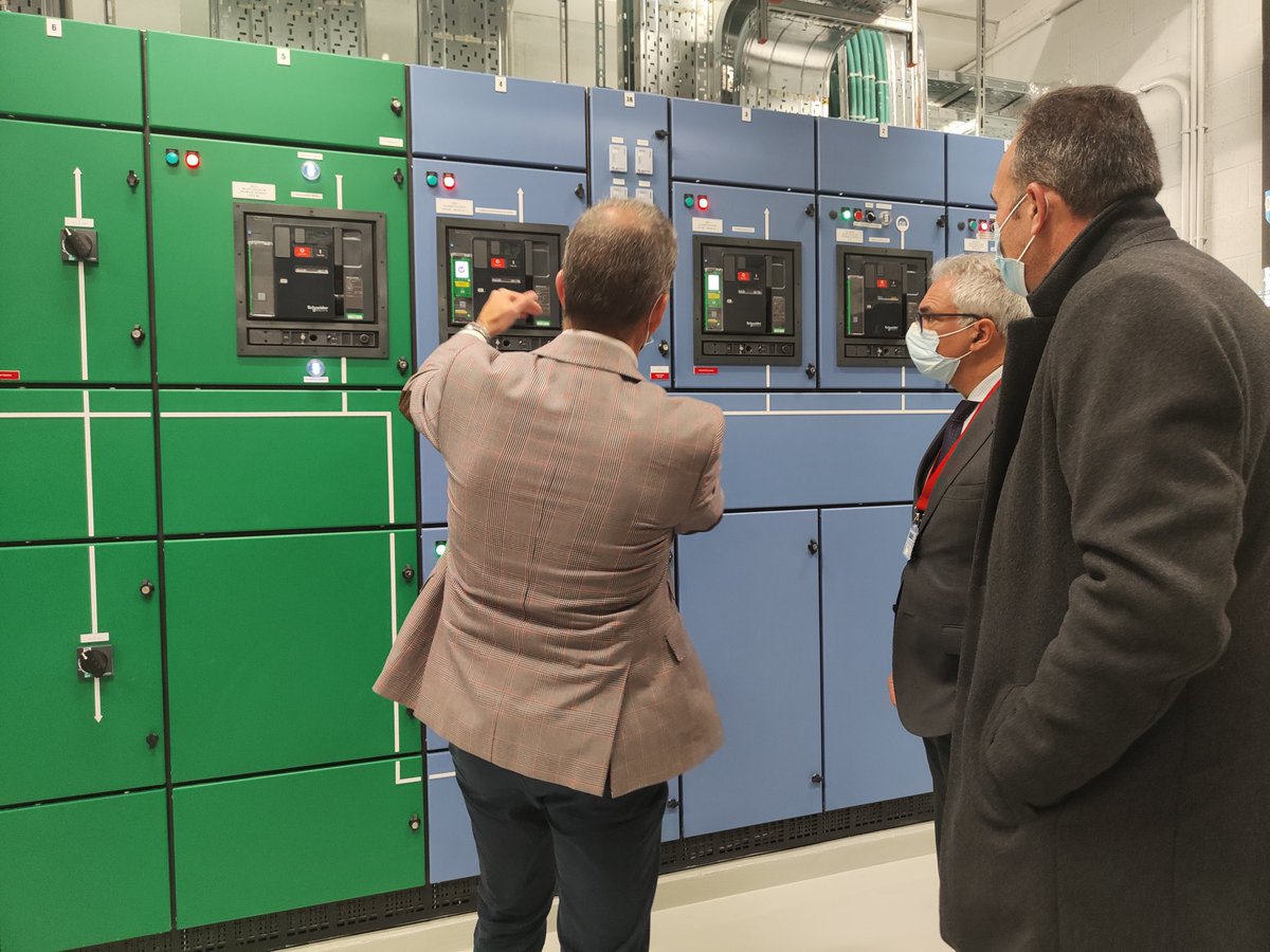 carlosizqtorres's tweet image. Visitando el #CloudDataCenter y el nuevo centro en construcción de DATA4

🔝 Cada vez más operadores apuestan por #ComunidadDeMadrid por su conectividad, su mix energético, y su posición estratégica como centro neurálgico entre Europa, América Latina y Africa de cables submarinos