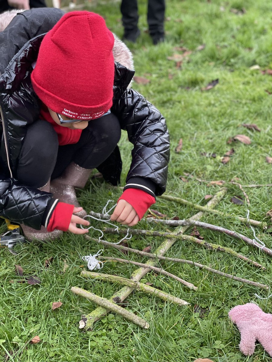 GD_Primary's tweet photo. Can you make a Christmas 🎄 decoration out of sticks? It’s harder than you think. It’s a good job @Alex_YWT came to help! @NatureFSchools @SaraBoothCard https://t.co/ARFzmZCLGS