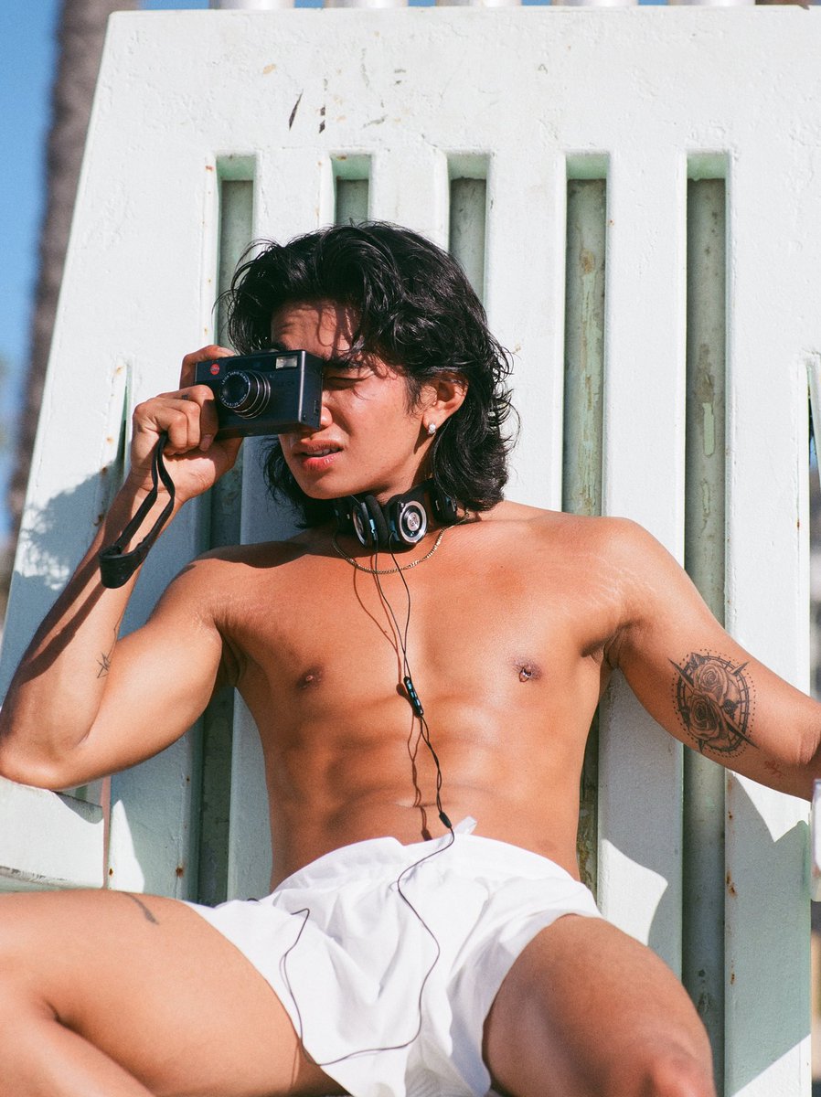bretmanrock's tweet photo. 🛼🎢🏝 https://t.co/Rn5cdienrt