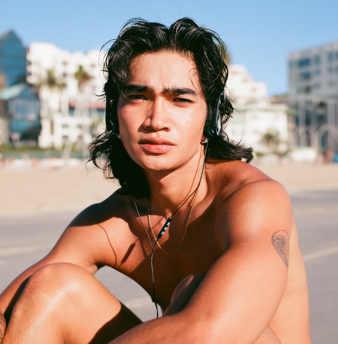 bretmanrock's tweet photo. 🛼🎢🏝 https://t.co/Rn5cdienrt