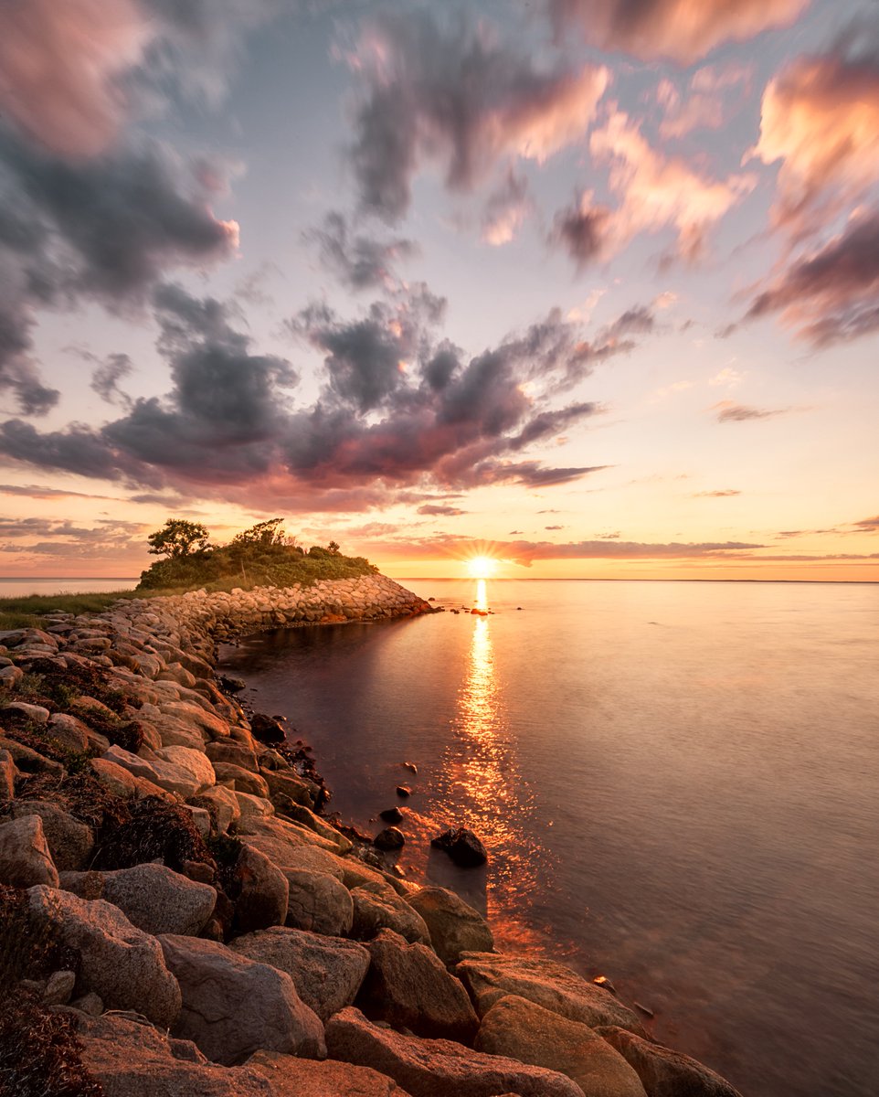 1/12
Gm everyone! I wanted to take some time today to reintroduce my collection "Sun Star Scapes" on <a href="/opensea/">OpenSea</a>. Look through the collection; each one features the sun, with rays, like a star. 

(This is a thread)