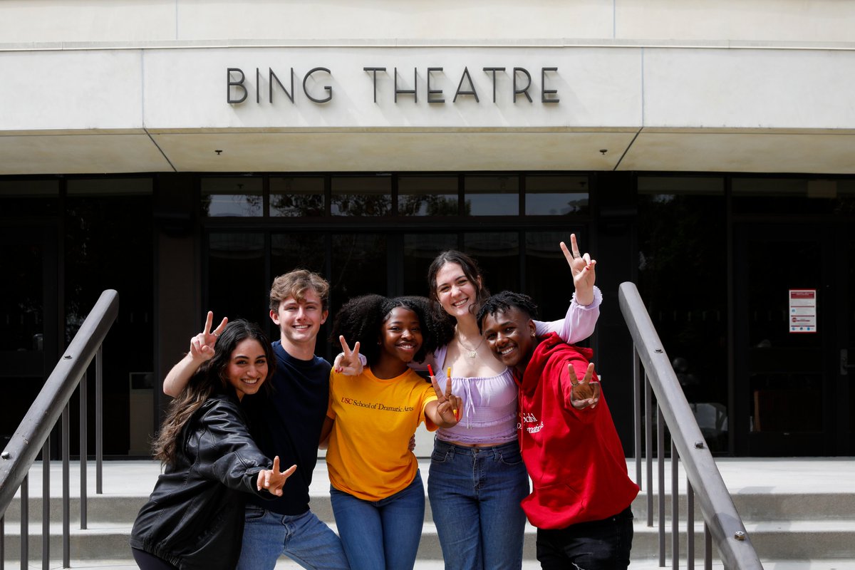 USCSDA's tweet photo. This Giving Tuesday, your generosity has the power to help #USCSDA provide our exceptional students with scholarship aid & professional development, bring a visiting artist into the classroom, fund a set design or honor a faculty member. Make a gift today: https://t.co/1t1HWCImbo https://t.co/CtSDqtiEoZ