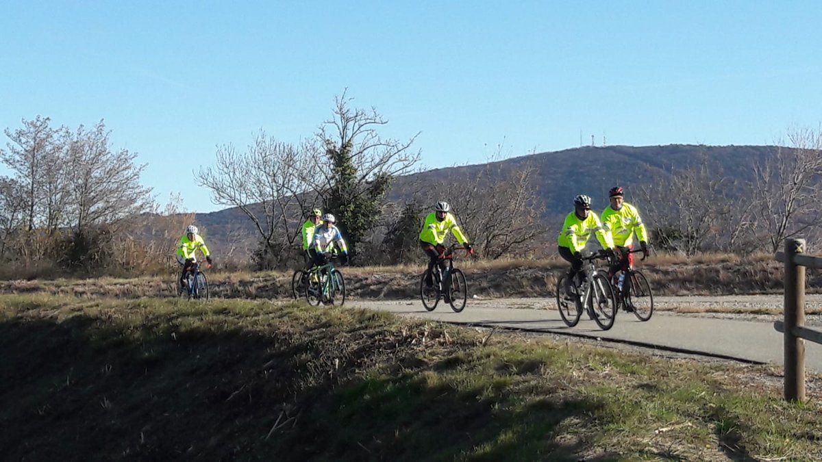 ASGE_DA's tweet photo. Deuxième jour pour le #Telethon2021 et l'@ASGE_DA. 37 cyclistes ont parcouru 2775 km autour du site de #CruasMeysse et ont eu environ 150 contacts .  Promesses de dons:1500€ et 1770€ de chèques remis par les cyclistes de l'@ASGE_DA. https://t.co/2Ek81gt5T1