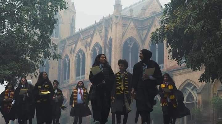 Pakistan’da her yıl Hogwarts haftası düzenlenen bir üniversite varmış. Resmen mükemmel.