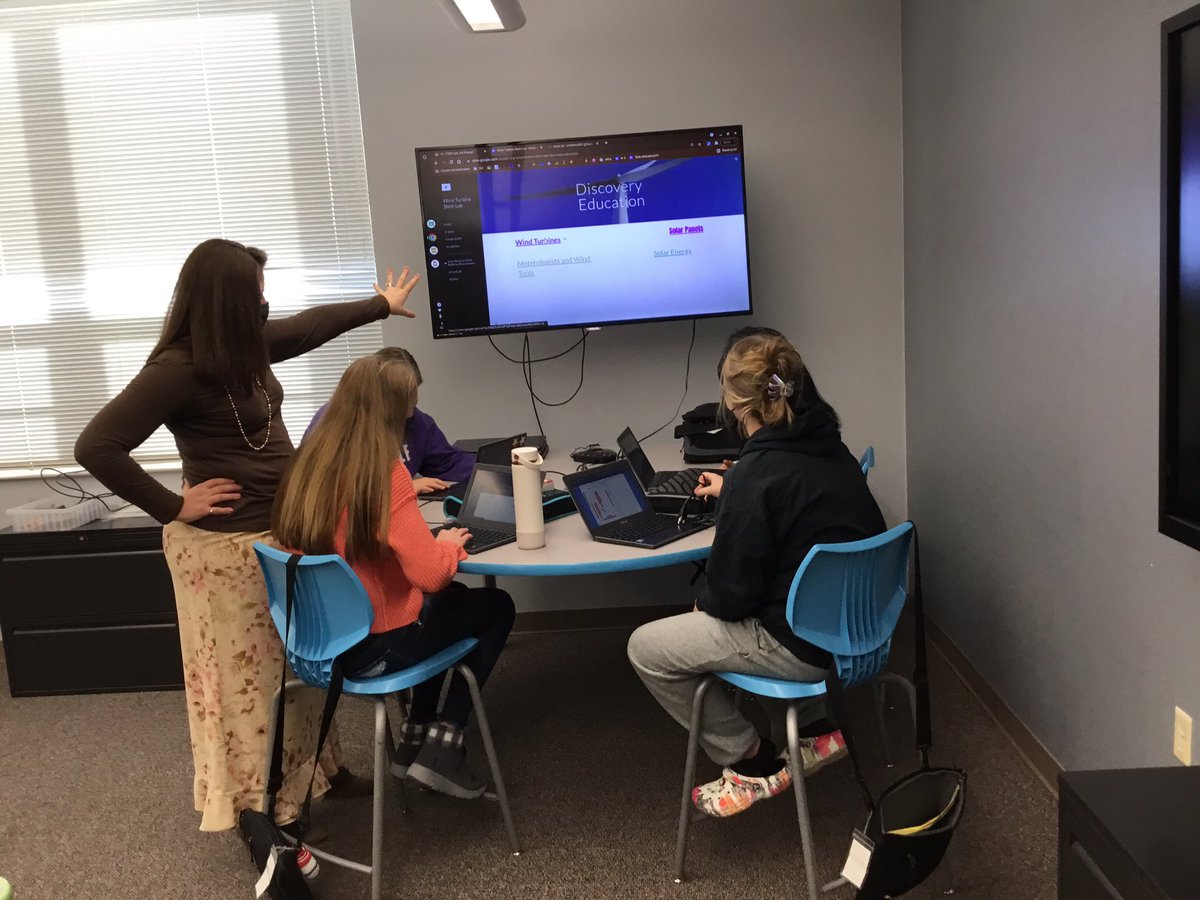 Mrs Wagner’s Stem class using the stem lab to study renewable vs no renewable energy this week!