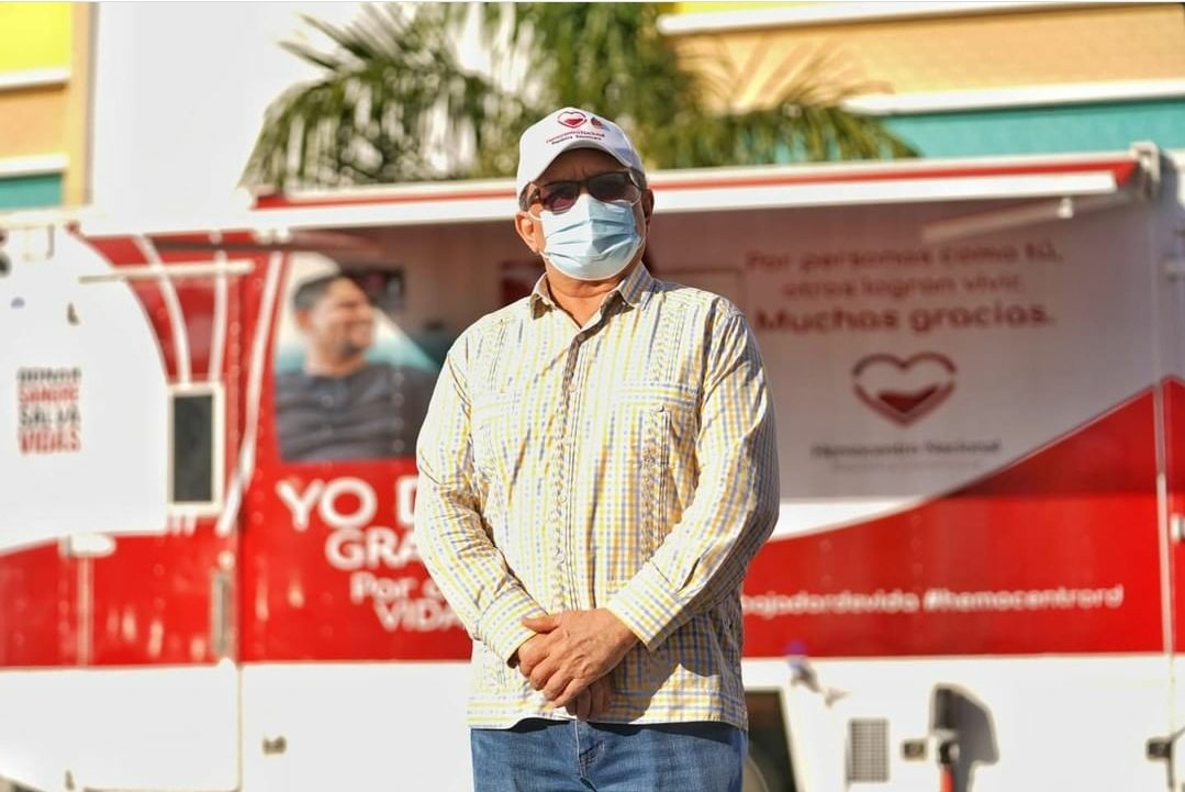 hemocentroDO's tweet photo. La sangre es roja pero no es escogidista 😋 - doctor Pedro Sing director del Hemocentro Nacional.
Los esperamos para salvar vidas en la explanada frontal del @canal4rd hoy hasta las 6:00 p. m.
#donasangre #donavida #hemocentros #hemocolecta https://t.co/GJUOR2XwXD